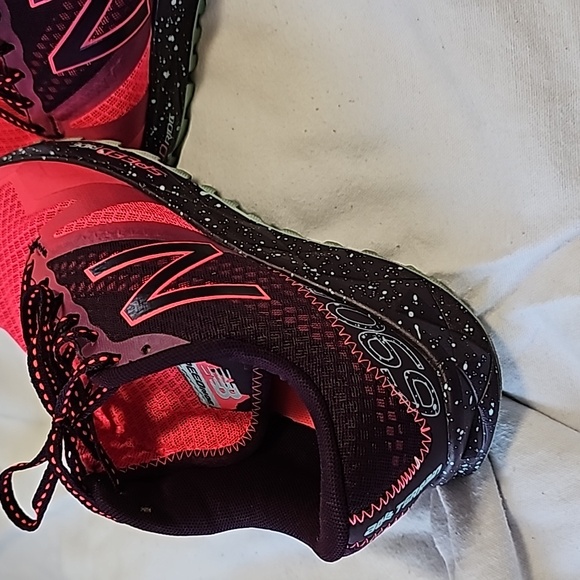 New Balance 690AT Sneakers - Picture 9 of 11